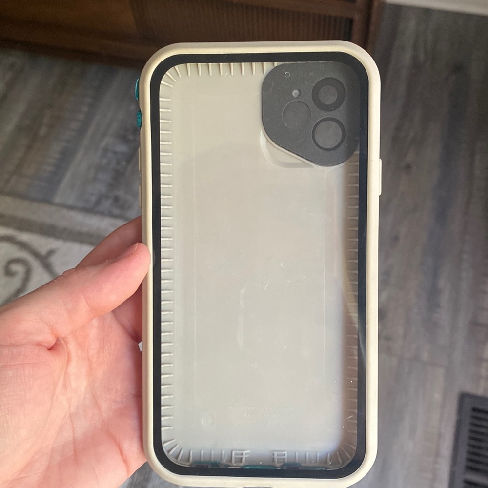 iPhone 11 lifeproof fre case